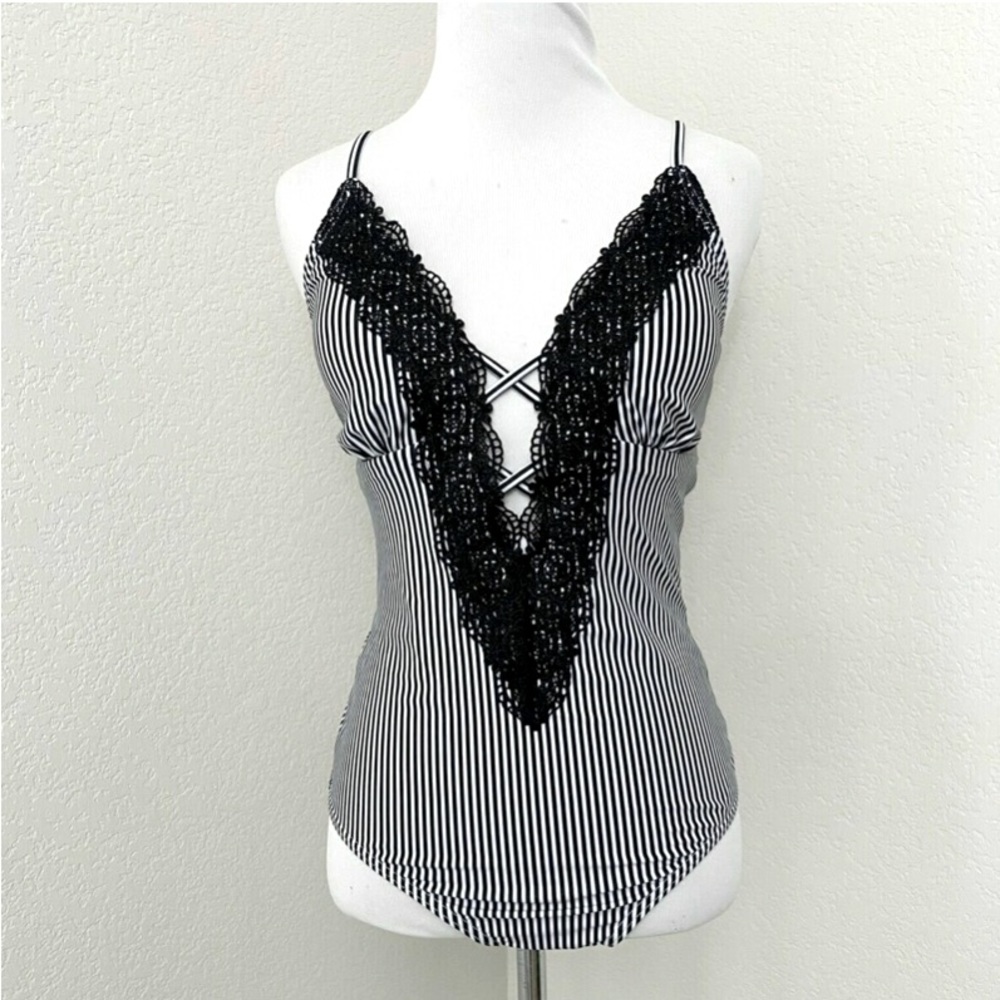 Cupshe 0 XL black and white stripes, one piece swimsuit